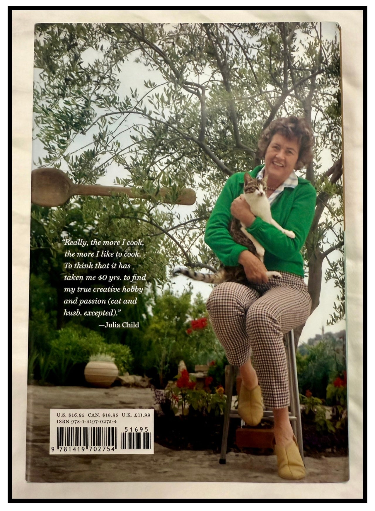 Julia’s Cats (Julia Child’s Life in the Company of Cats) by Patricia Barey & Therese Burson